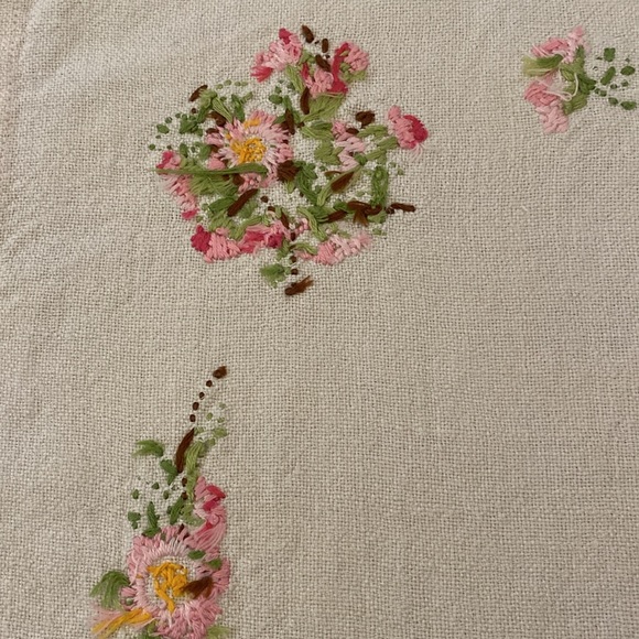 VTG Hand Embroidered Pink Floral Doily🌸 - Picture 5 of 8